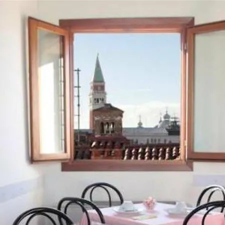 Bed & - Casa Per Ferie La Pieta Bed & Breakfast